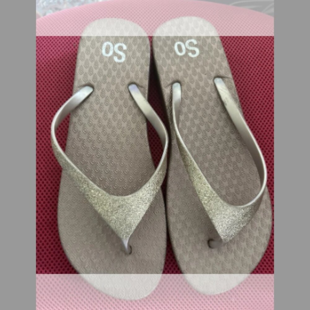 SO Brand Women's Blingy Champagne Sparkly Platform Thongs Sandals Size 9/10